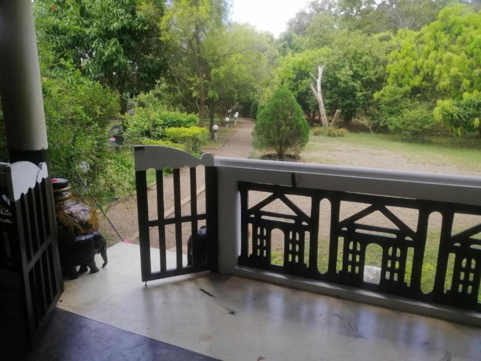 The Monkey Garden Hostel Sigiriya Luaran gambar